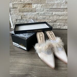 NWT Lulus pointed-toe Mules